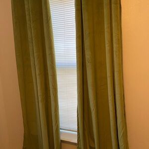 Beautiful moss green (brighter than picture shows) 1 pair velvet curtain